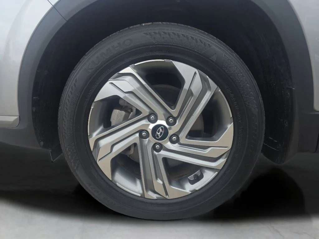 Used 2023 Silver Hyundai SE image 18