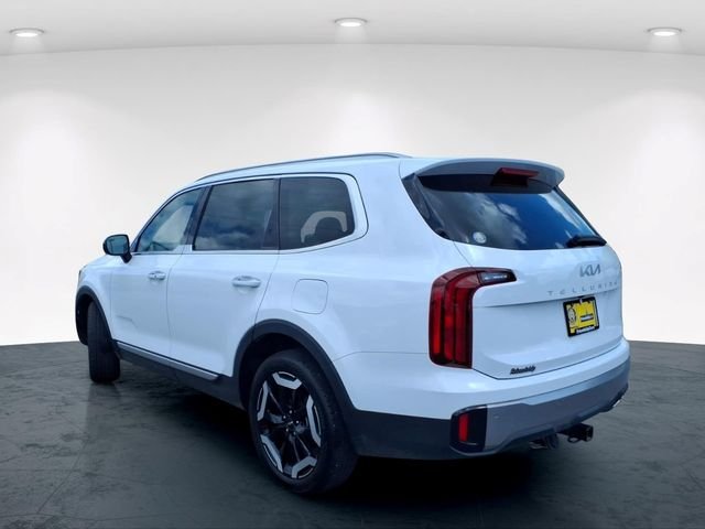 Used 2025 White Kia S image 13
