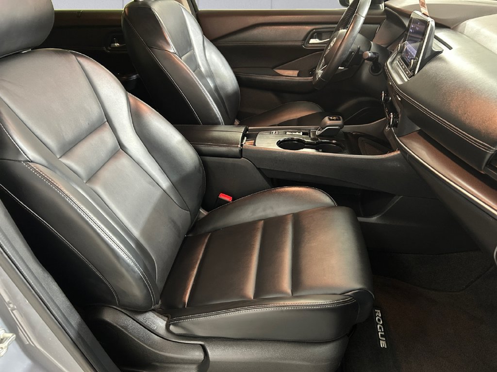 Used 2023 Gray Nissan SV image 13