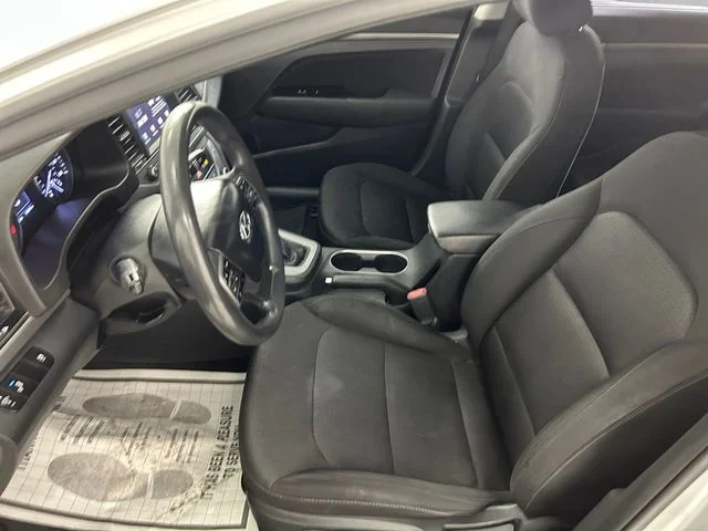 Used 2018 Silver Hyundai SEL image 7