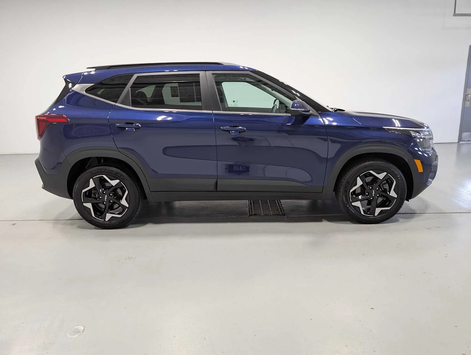 Used 2024 Dark Ocean Blue Kia EX image 7