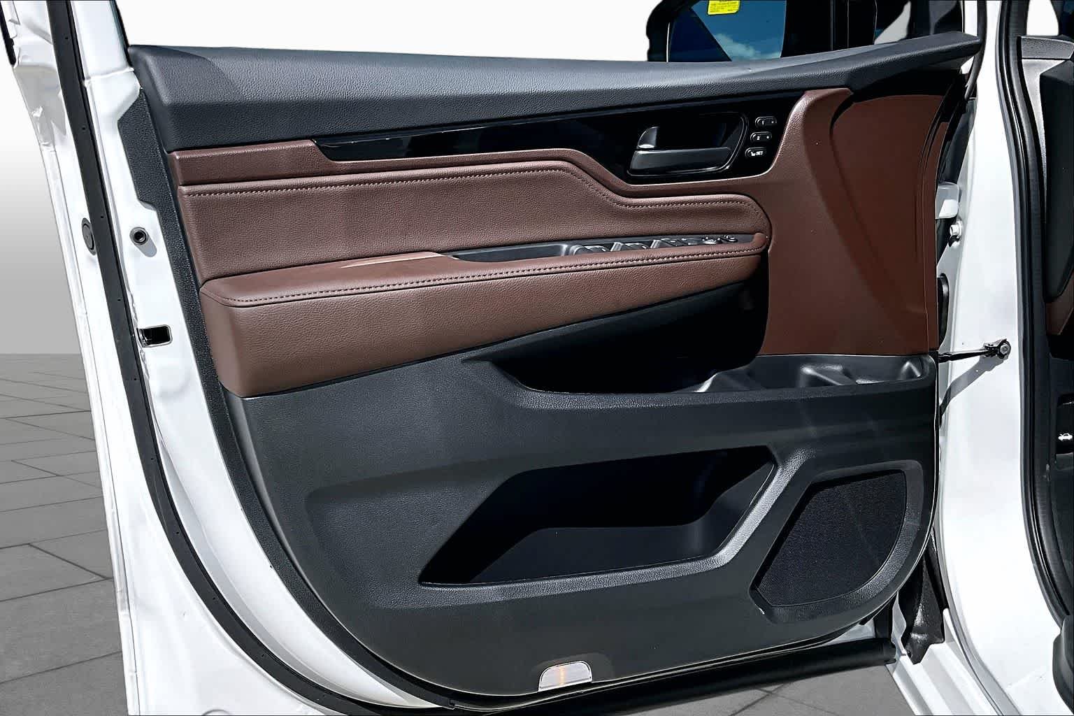New 2026 Platinum White Pearl Honda Touring image 10