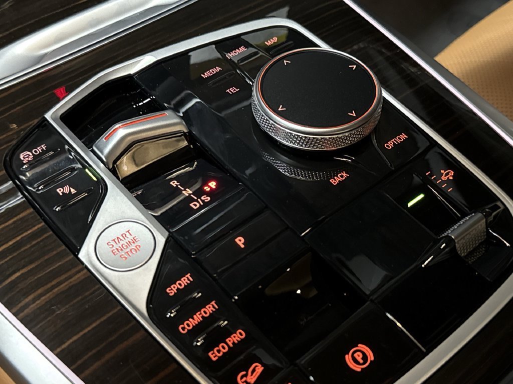 New 2027 Gray Metallic BMW xDrive40i image 20