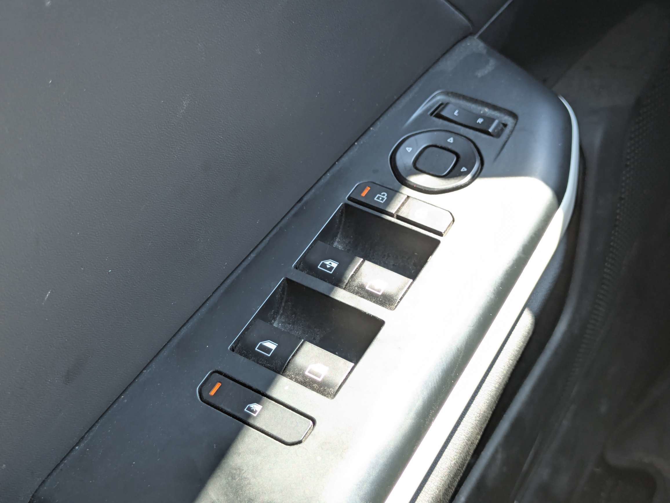 Used 2025 White Kia GT-Line image 19