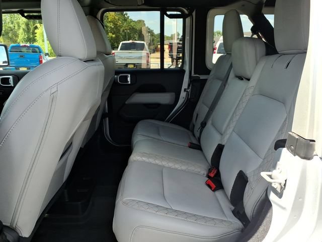 Used 2023  Jeep High Altitude image 19