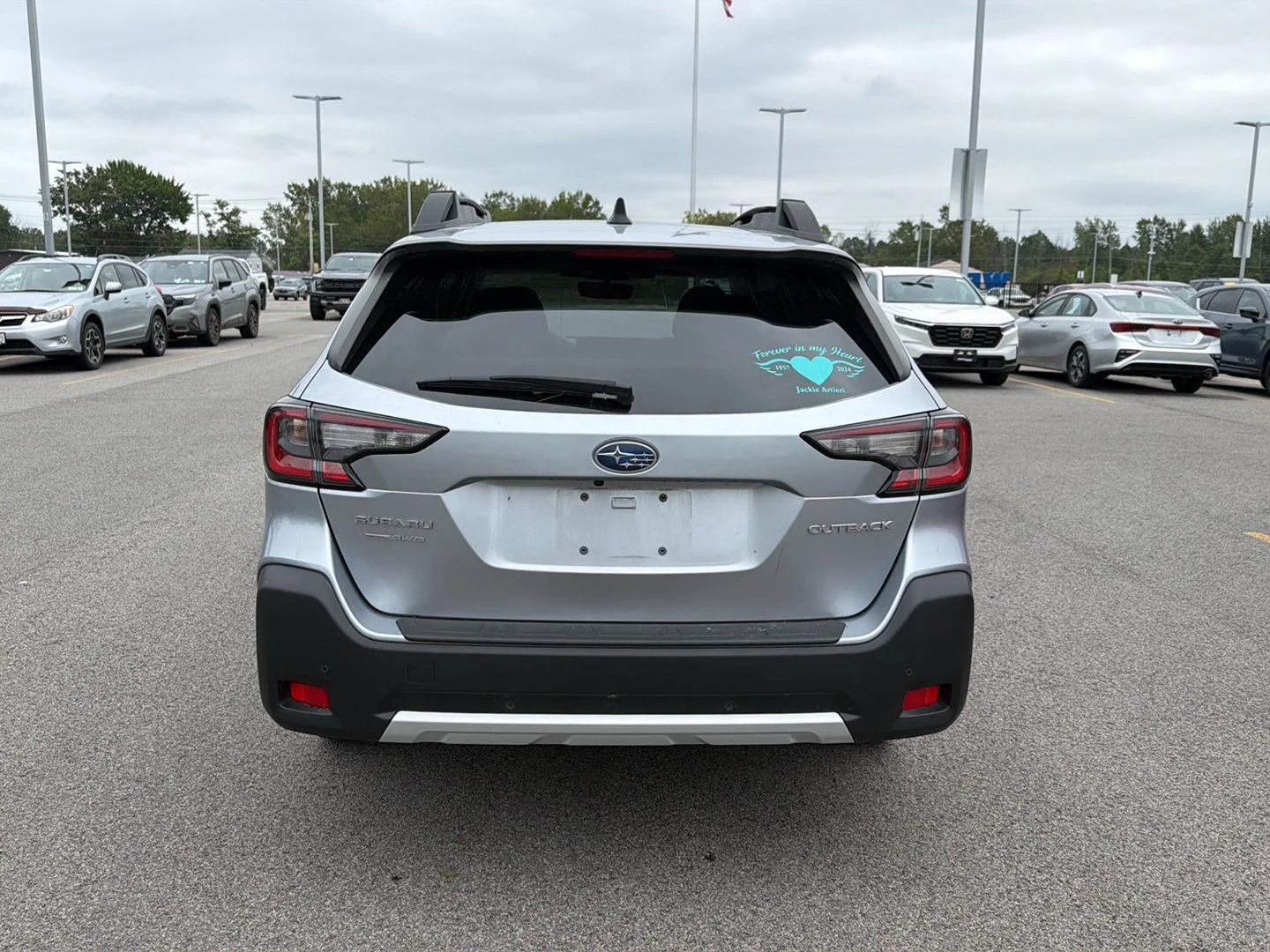 Used 2025 Ice Silver Metallic Subaru Limited image 3