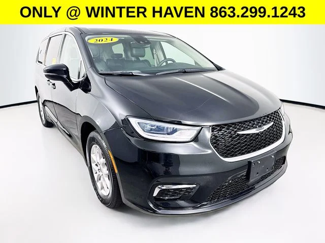 2024 Chrysler Pacifica Touring L's photo
