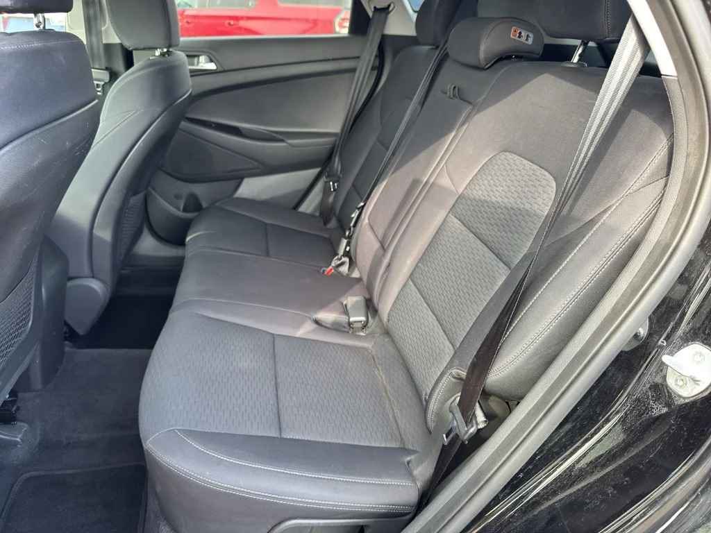 Used 2019 Black Noir Pearl Hyundai SE image 10