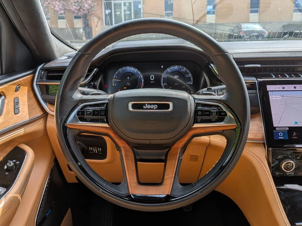 Used 2022 Black Jeep Summit image 18
