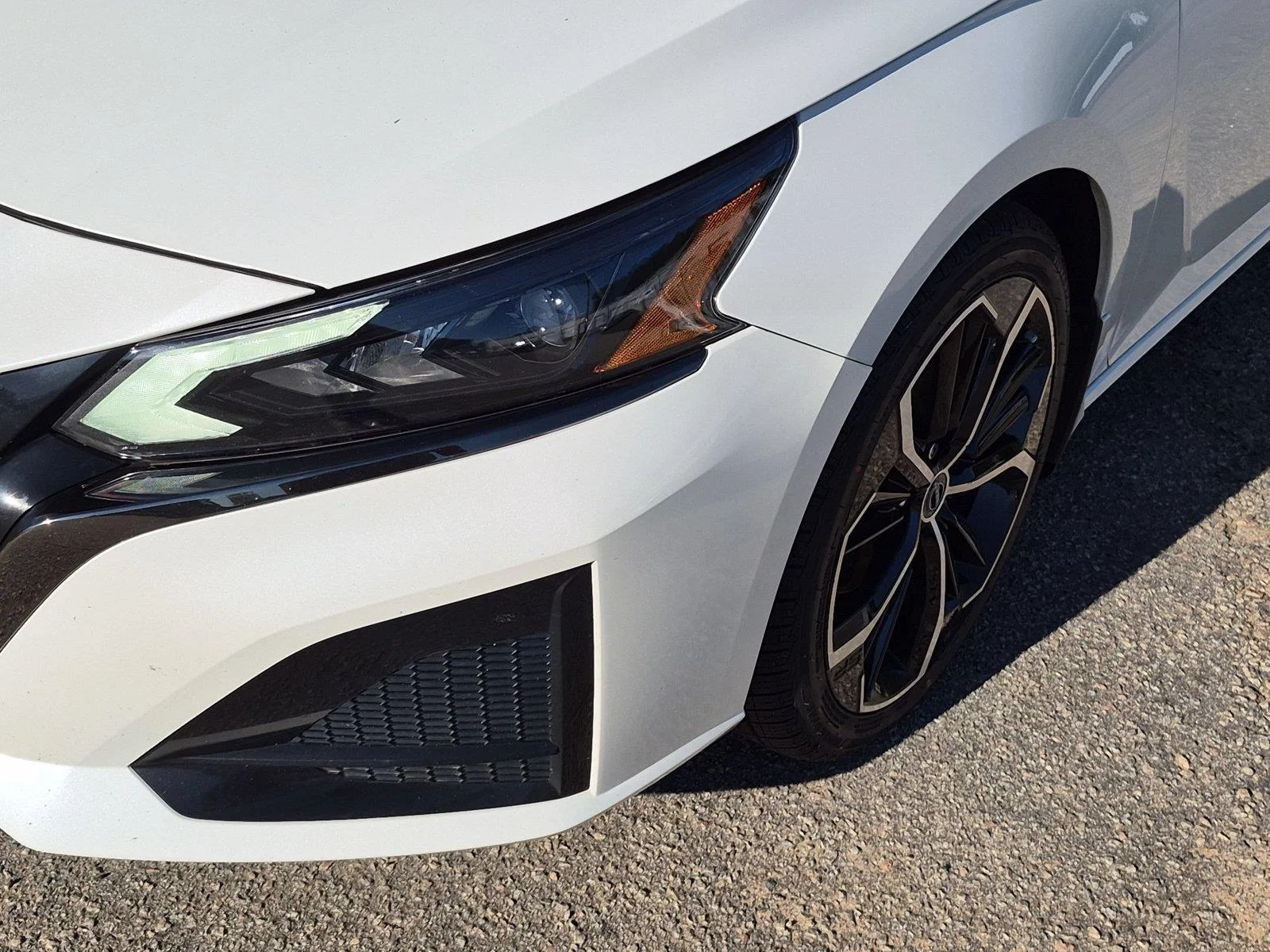 Used 2023 Pearl White Tricoat Nissan 2.5 SR image 9