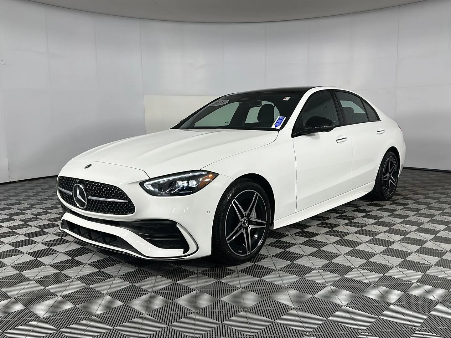 Used 2025  Mercedes-Benz C 300 image 3