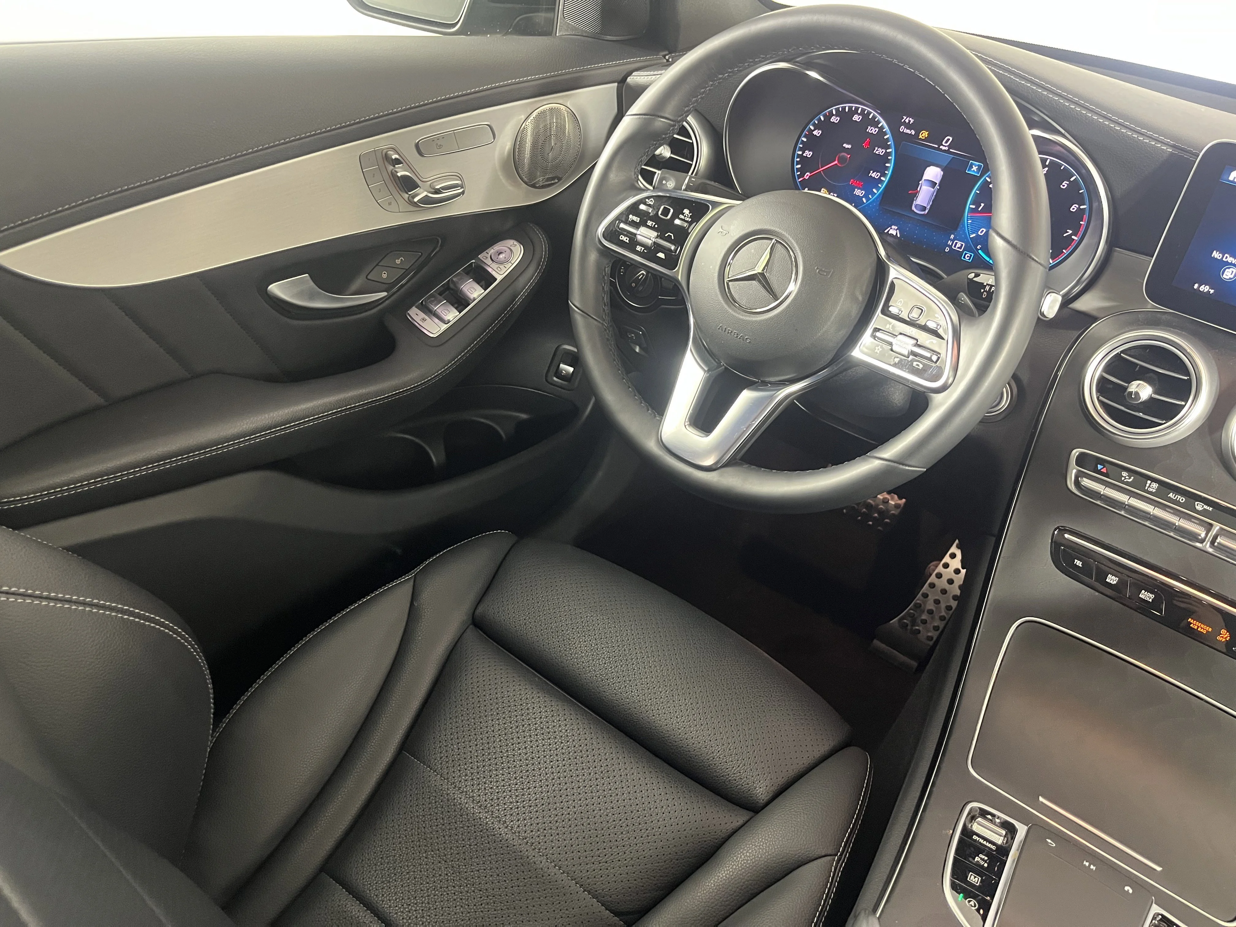 Used 2023 Obsidian Black Metallic Mercedes-Benz GLC 300 image 9