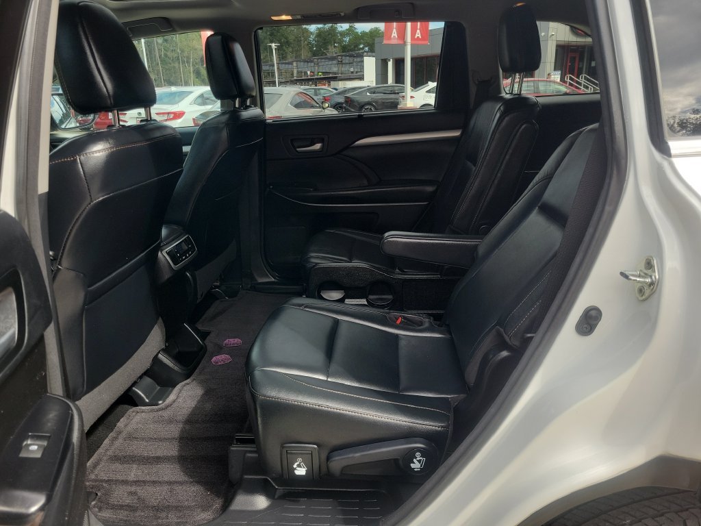 Certified Used 2017 White Toyota XLE image 26