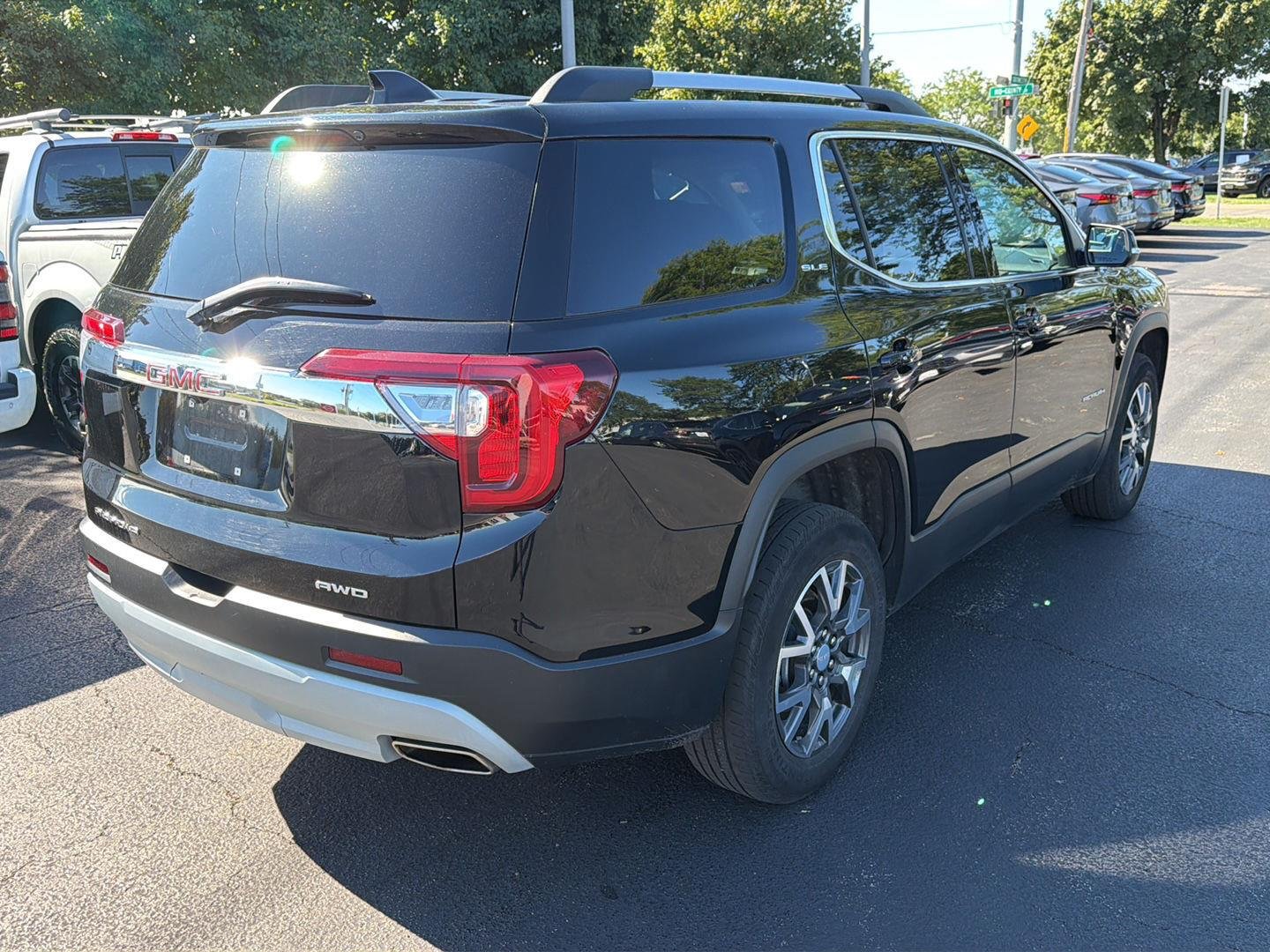 Used 2023 Ebony Twilight Metallic GMC SLE image 4