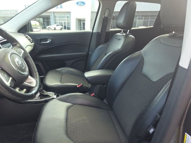 Used 2019 Gray Jeep Latitude image 9