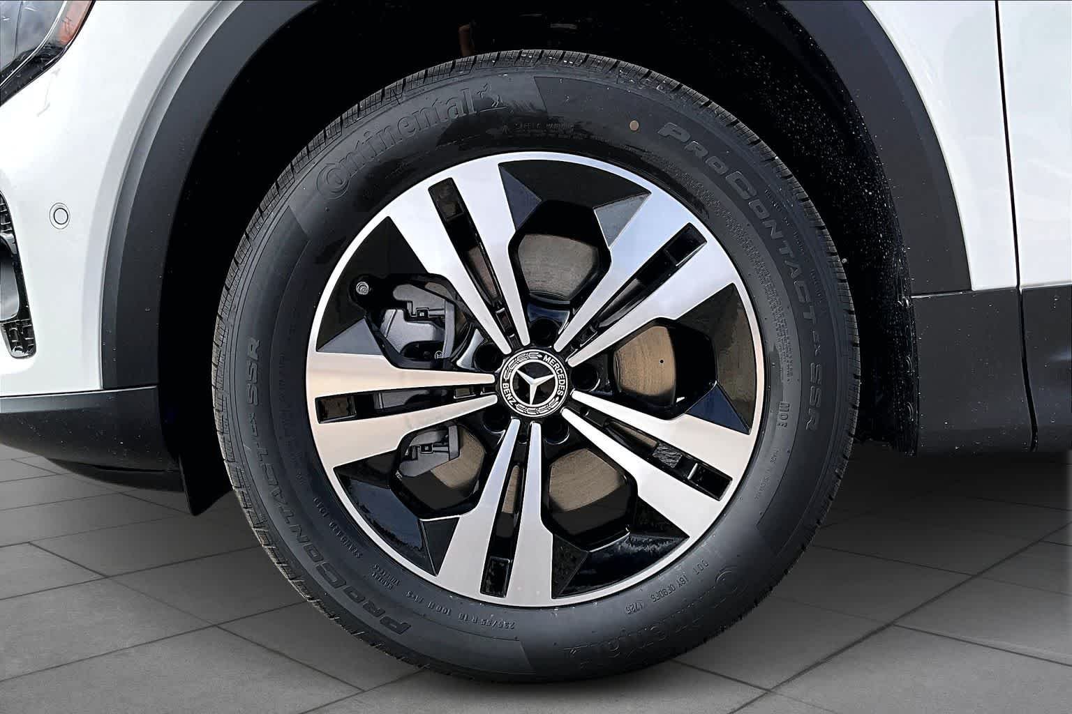 New 2026 Polar White Mercedes-Benz GLB 250 image 20
