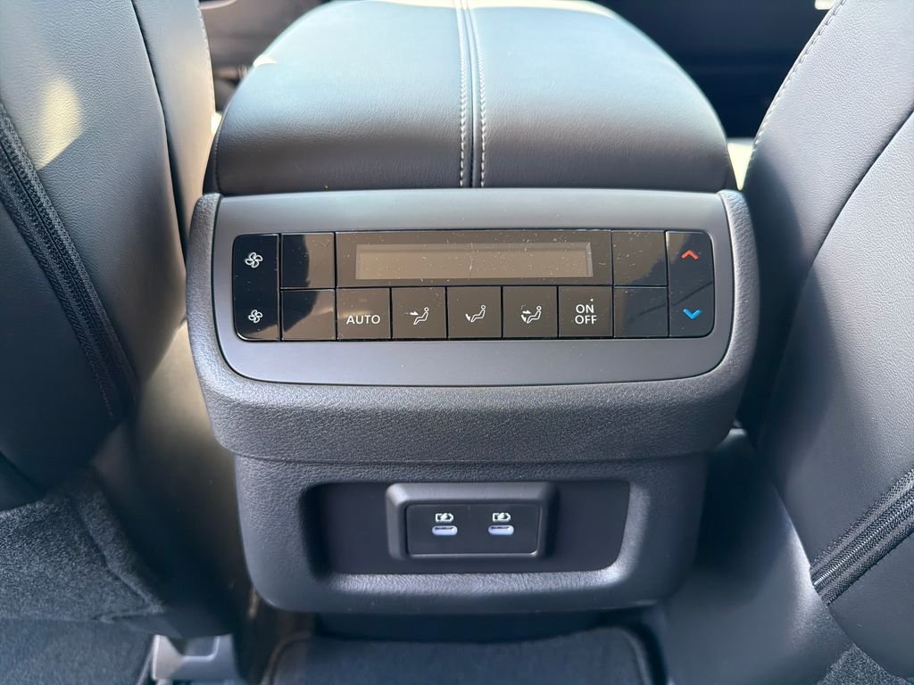 New 2026 Nissan Pathfinder SL 4D Sport Utility