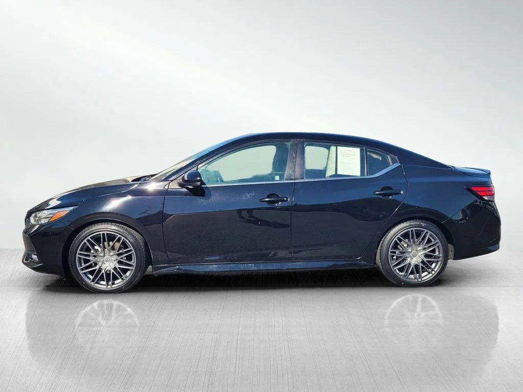 Used 2022 Black Nissan SR Xtronic CVT image 7
