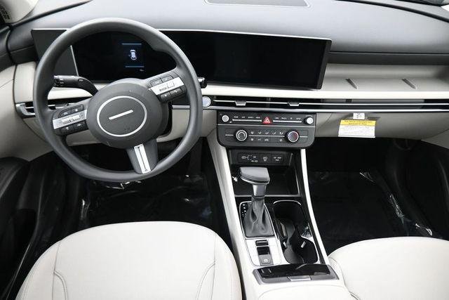 New 2026 Black Hyundai SE FWD image 12