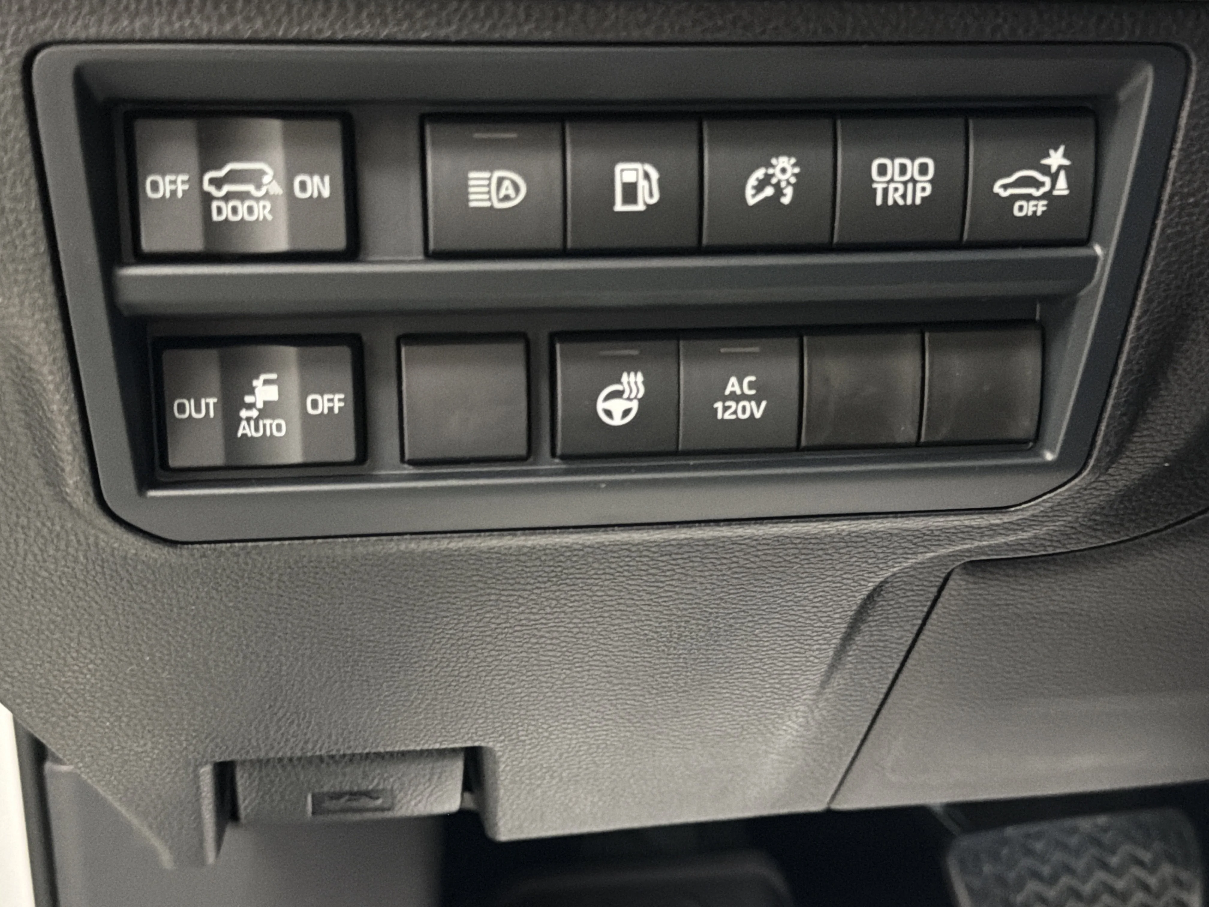 2026 Toyota Sequoia Platinum - Photo 27