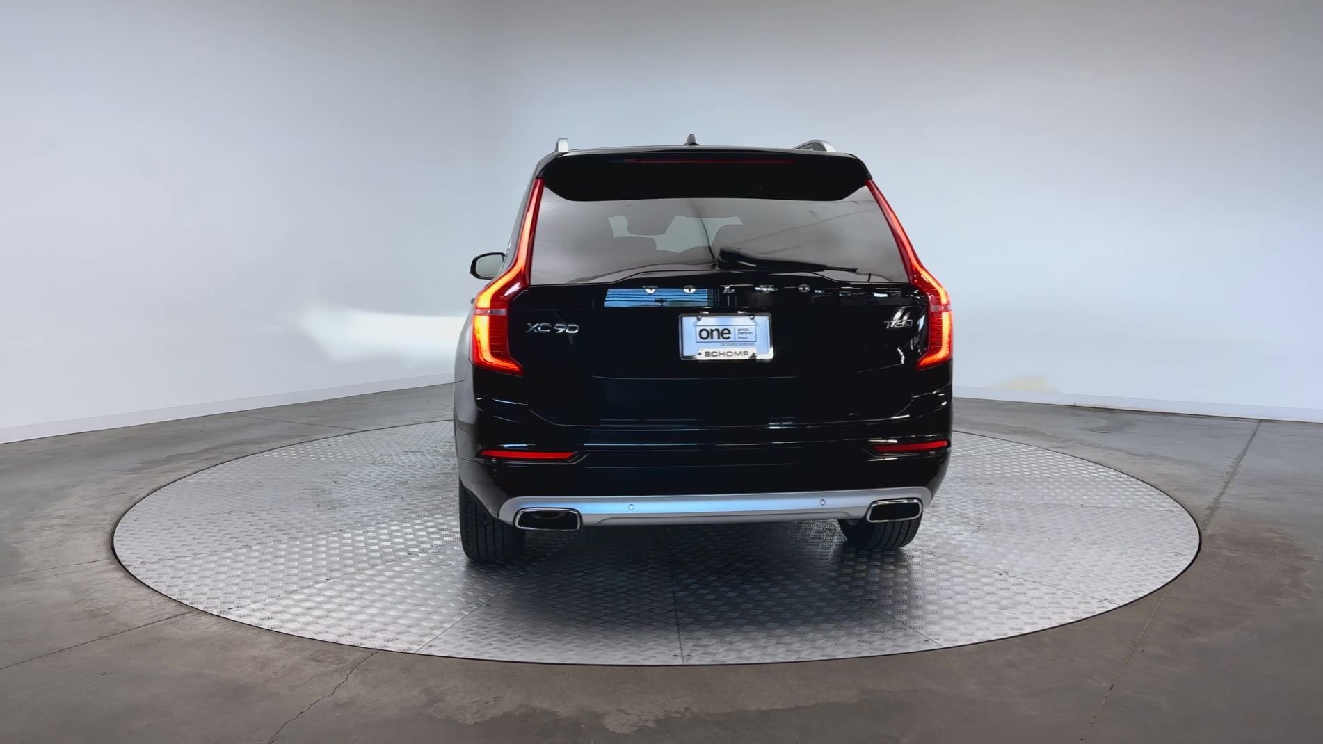 Used 2018 Onyx Black Metallic Volvo Momentum image 7