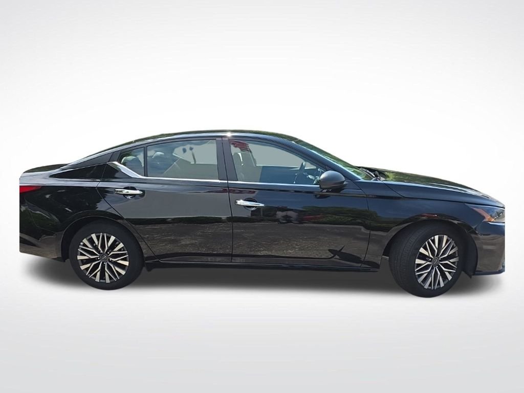 2025 Nissan Altima SV - Photo 10