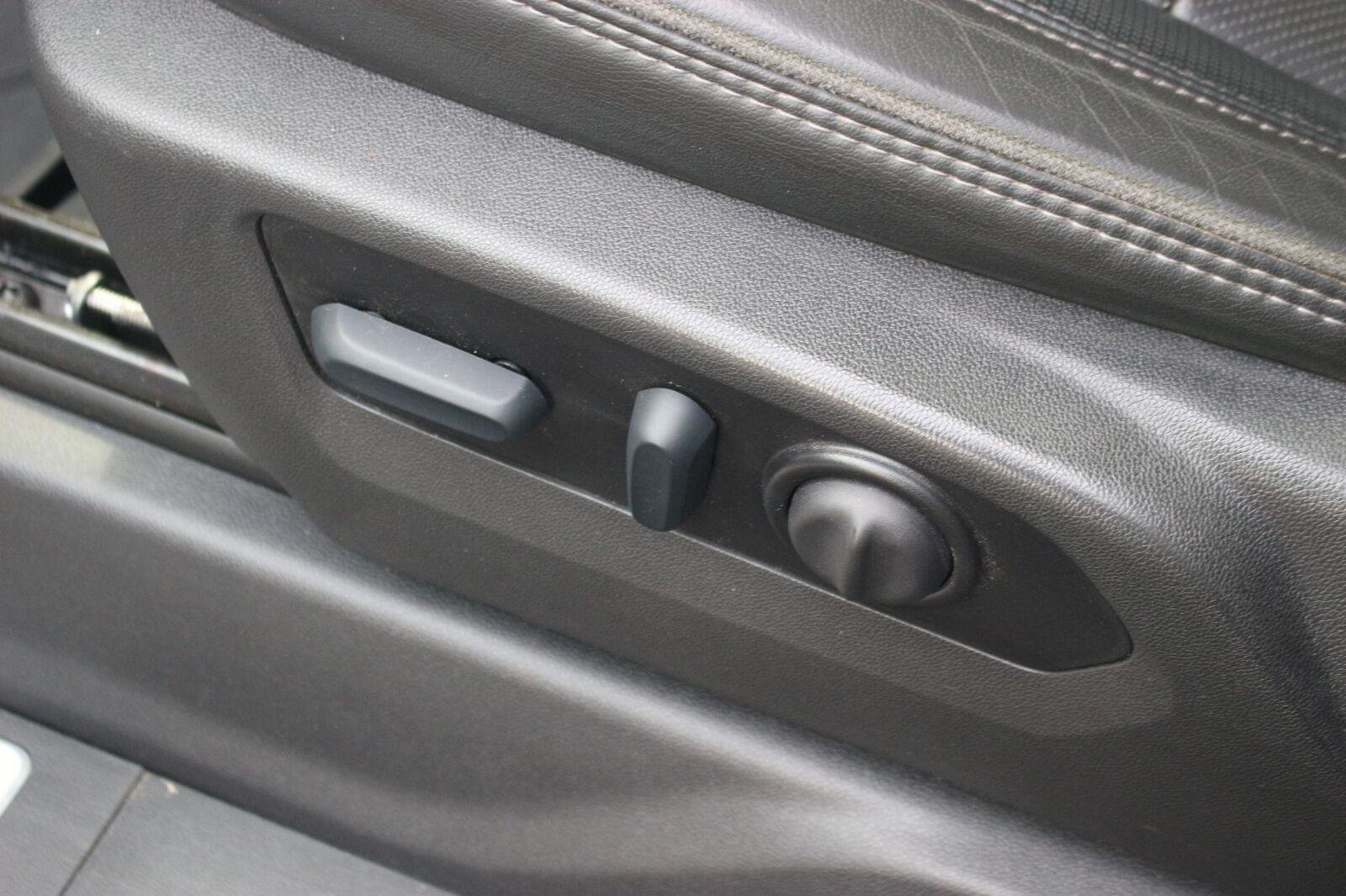 Used 2023 IRIDESCENT PEARL TRICOAT Chevrolet High Country image 19
