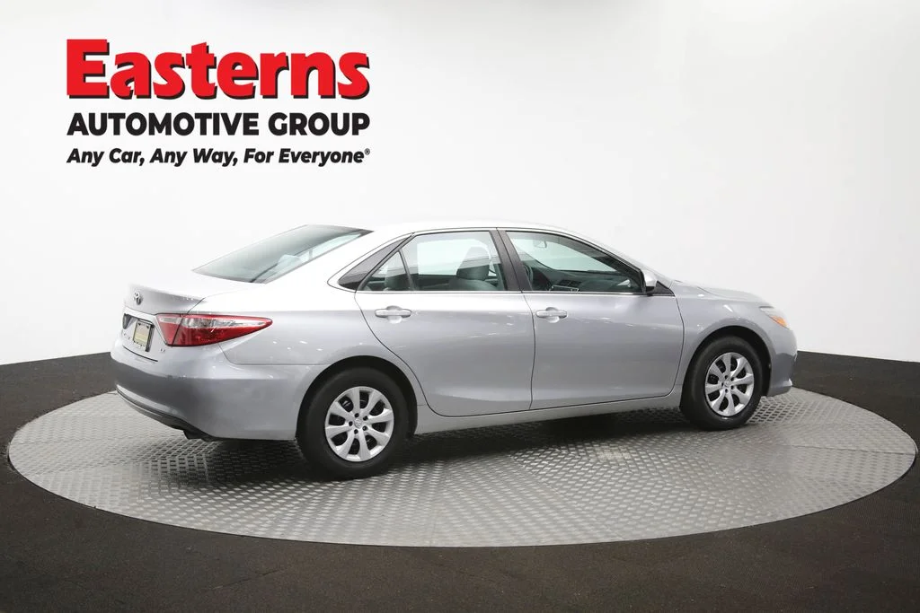 Used 2015 Silver Toyota LE image 41