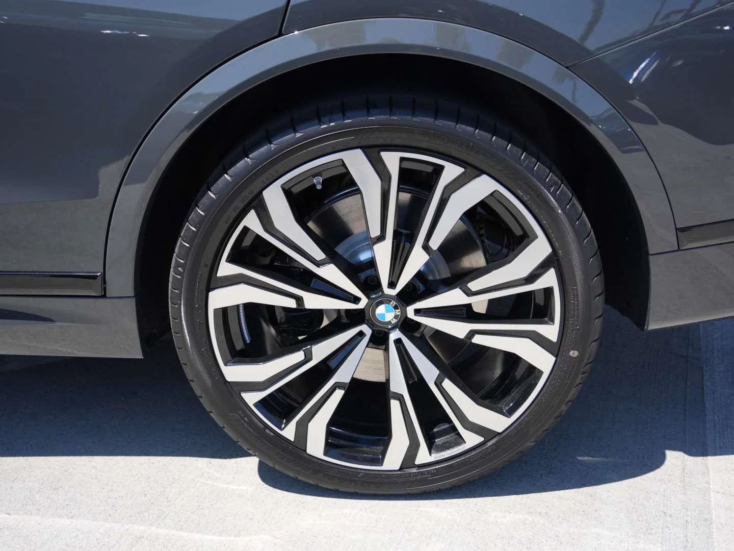 New 2027 Dravit Grey Metallic BMW M60i image 6
