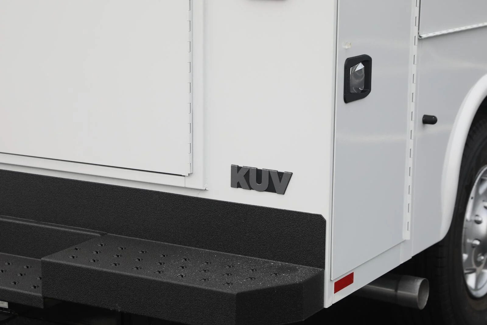 New 2027 Oxford White Ford E-350 SRW image 12