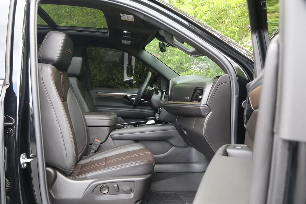 Used 2025 Black Chevrolet High Country image 44