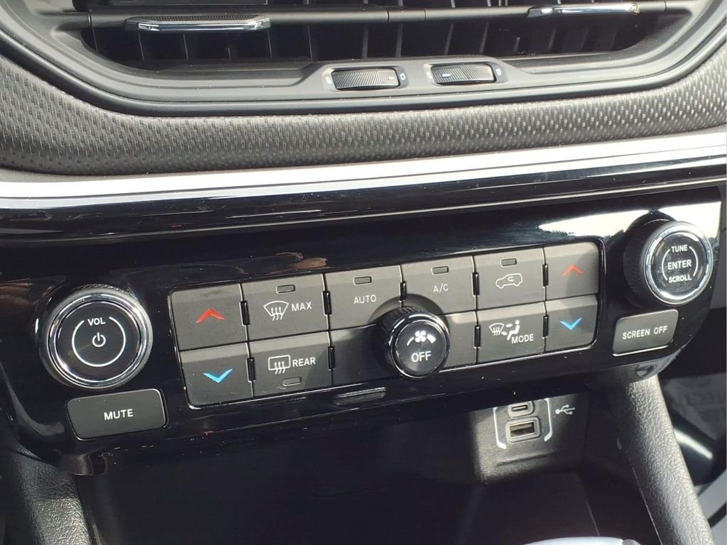 Used 2025 White Jeep Trailhawk 4x4 image 12
