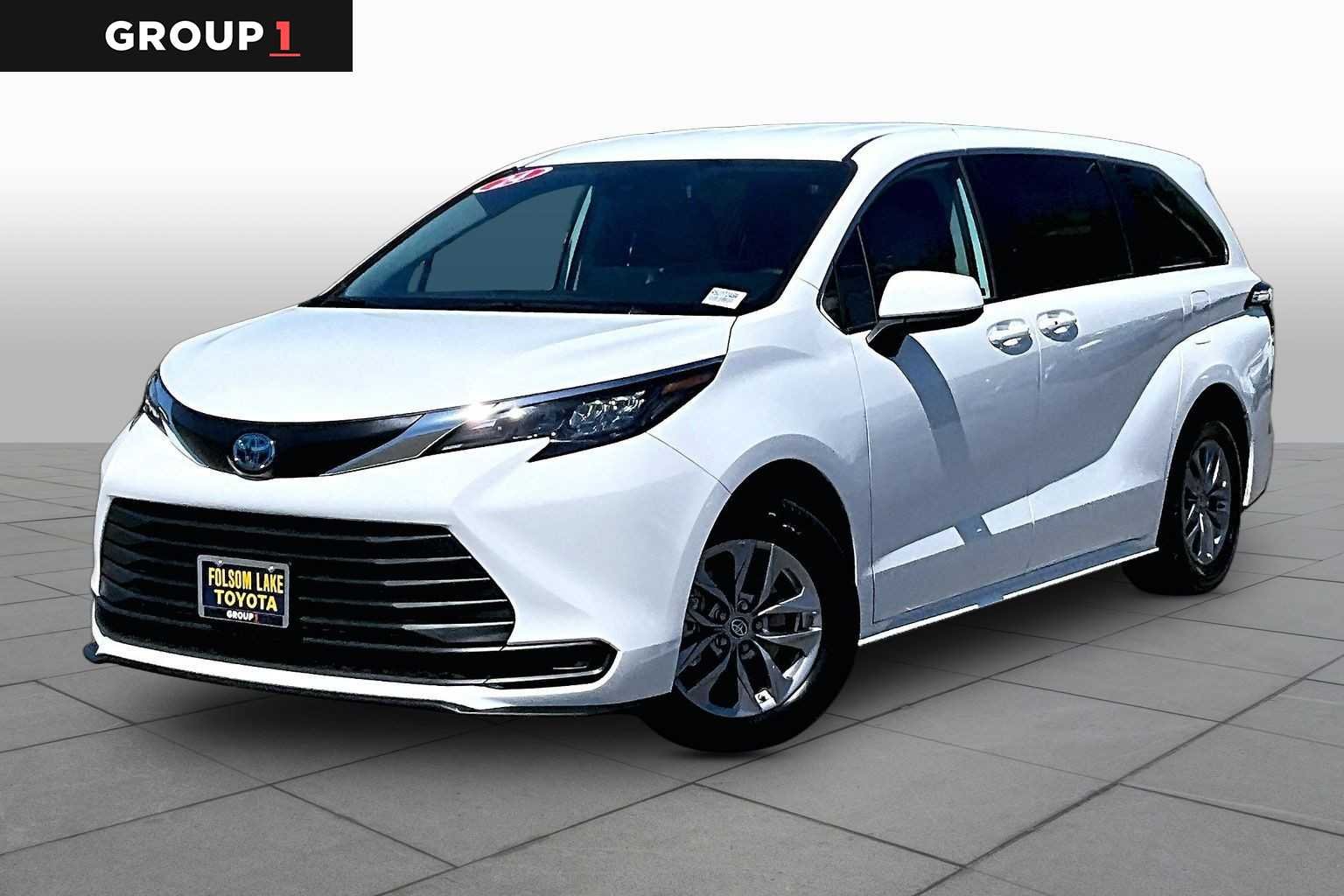 2024 Toyota Sienna LE 8-Passenger Hybrid FWD's photo