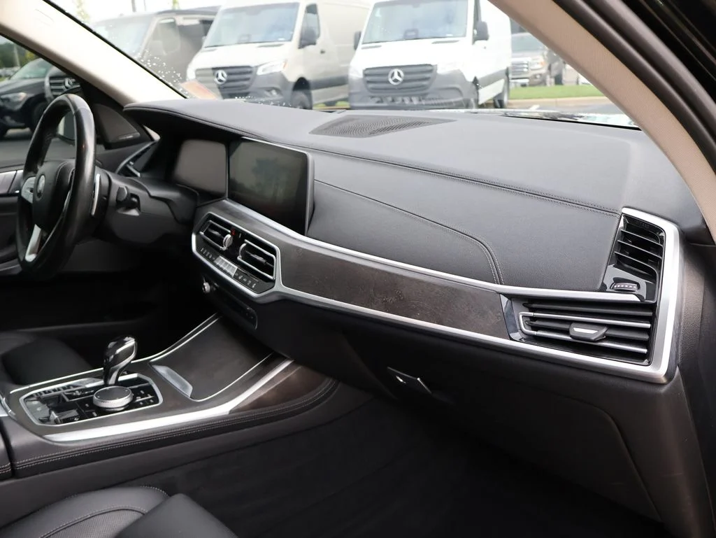 Used 2021 Black BMW xDrive40i image 33