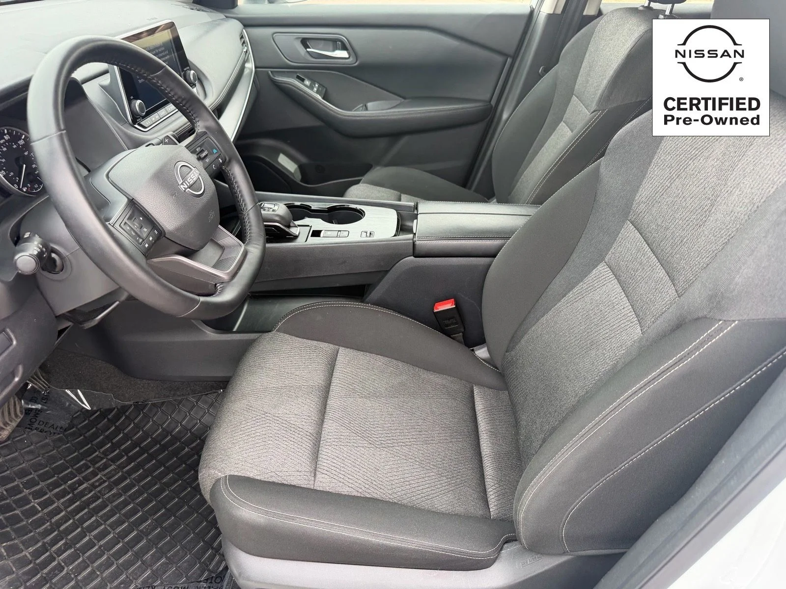 Used 2025 Everest White Pearl Nissan SV image 14