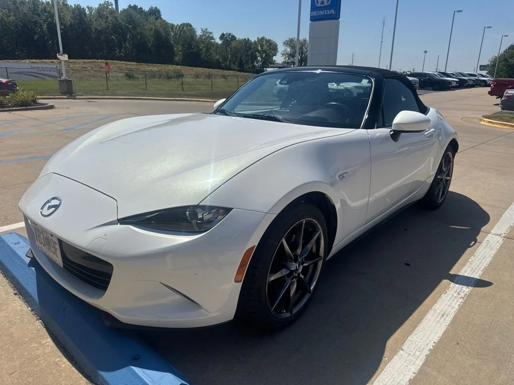 Used 2017 White Mazda Grand Touring image 2
