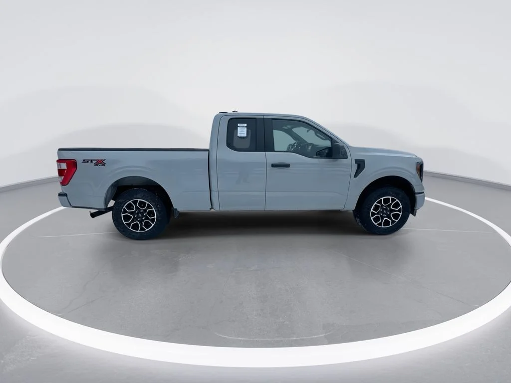 Used 2023 White Ford XL image 9