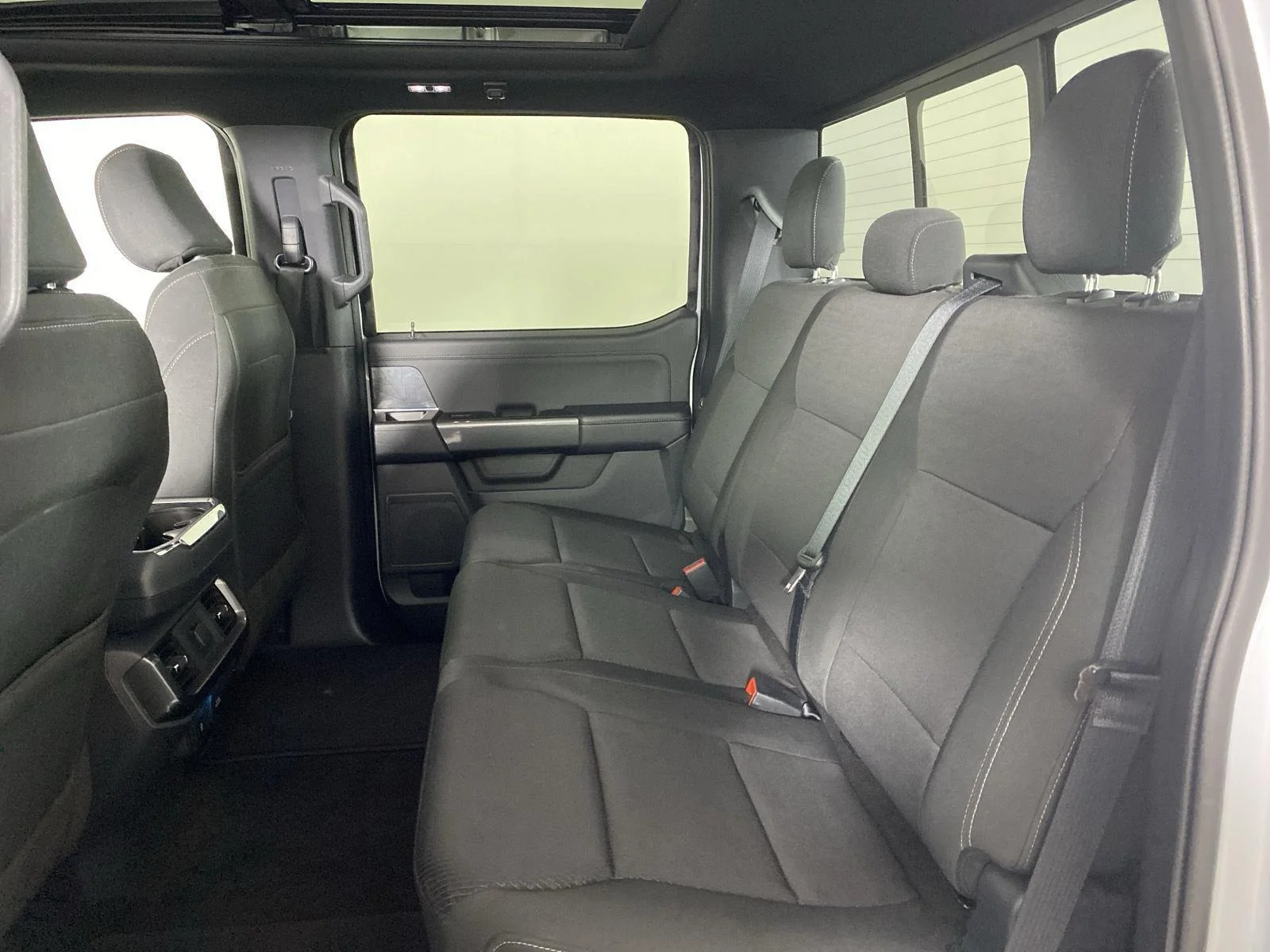 Used 2022 Space White Ford  image 25