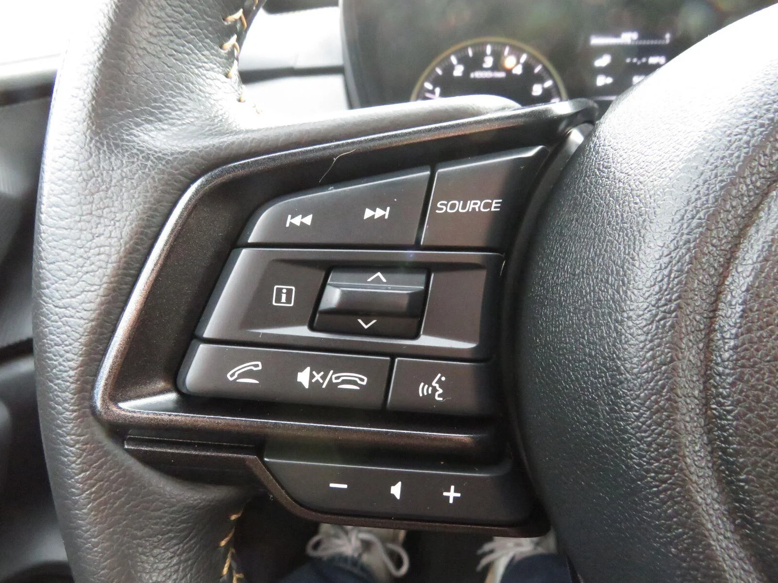 Used 2024 Crystal White Pea Subaru Sport image 32