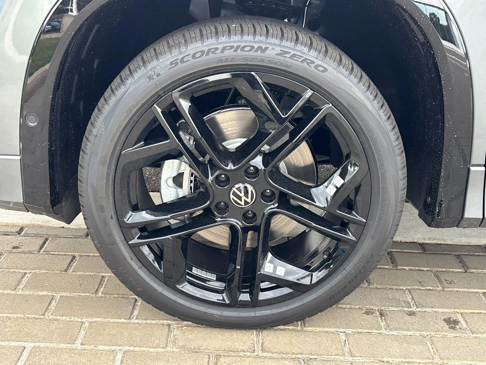 New 2026 platinum gray metallic Volkswagen SE R-Line Black image 10