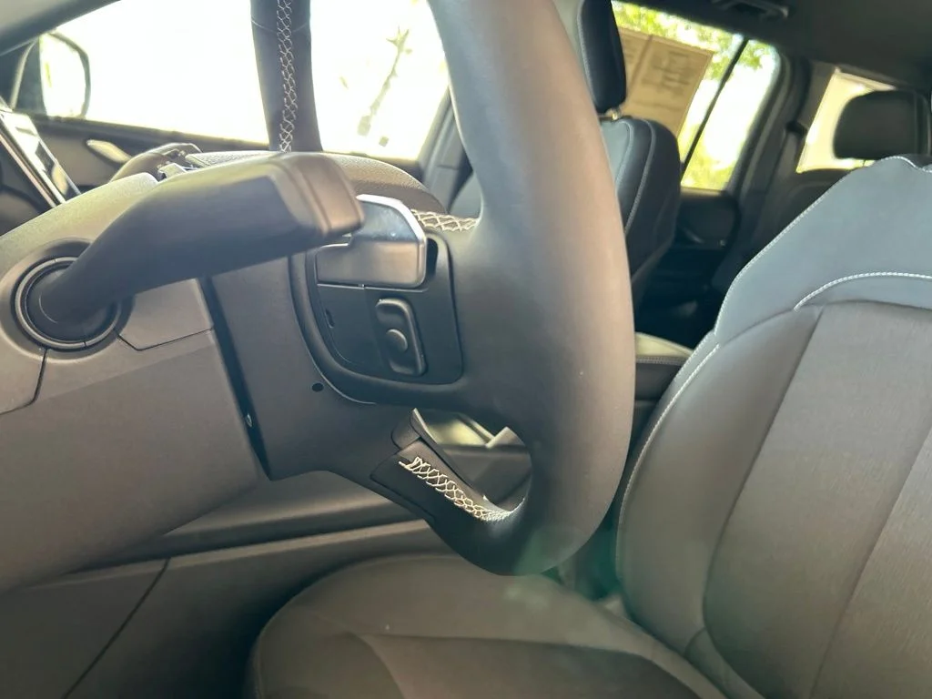 Used 2025 Black Jeep Laredo image 40