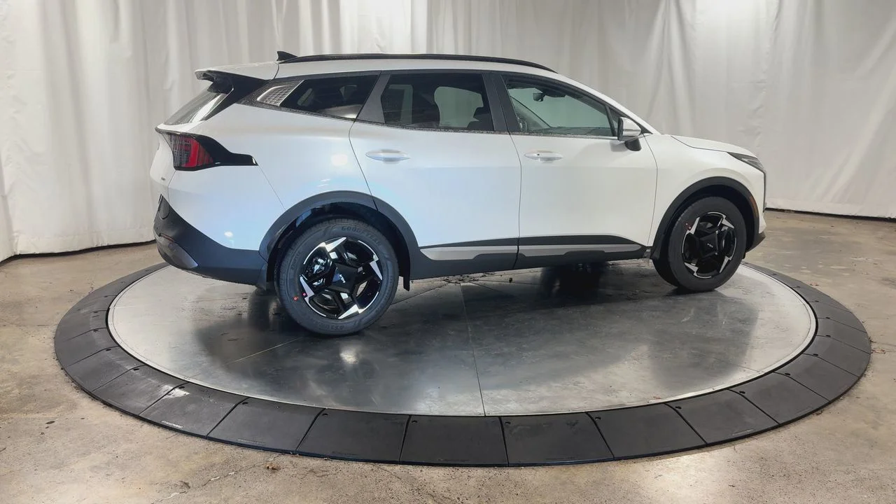 New 2026 Snow White Pearl Kia EX image 12