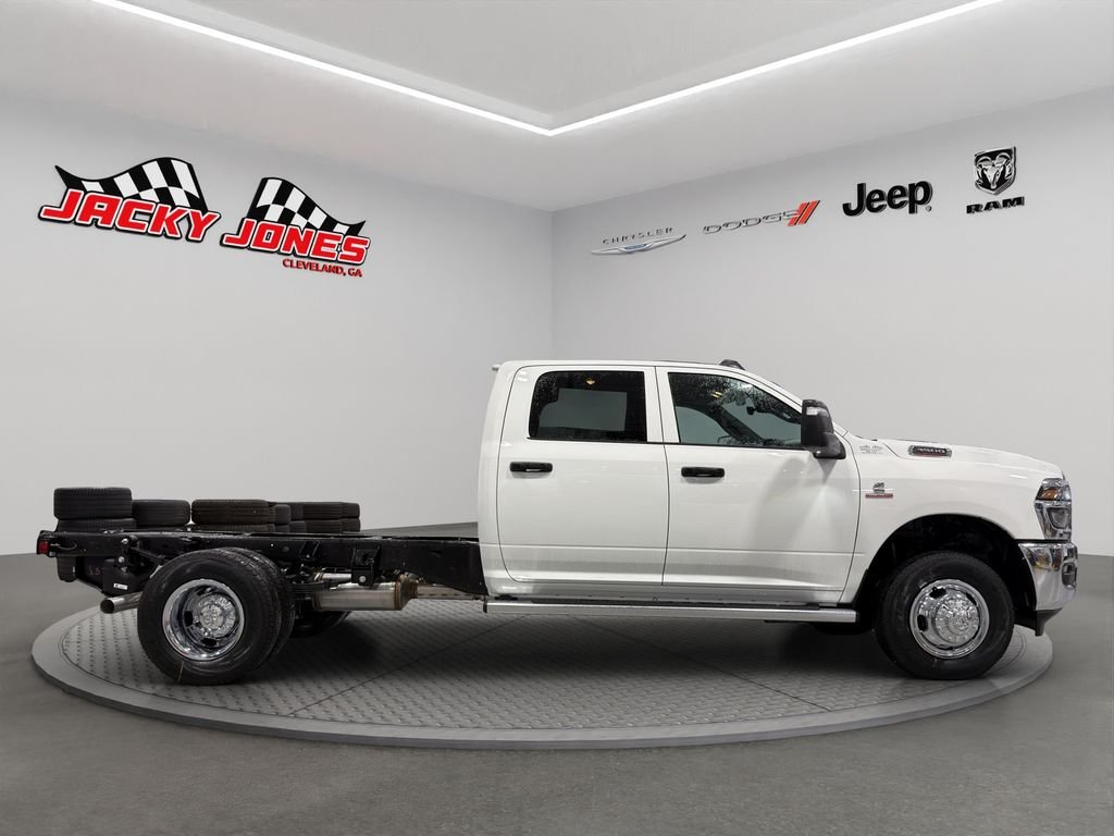 New 2026 Bright White Clear-Coat Exterior Paint RAM Tradesman image 12