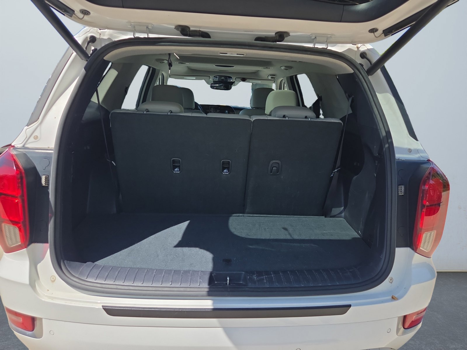 Used 2021 Hyper White Hyundai Limited image 14