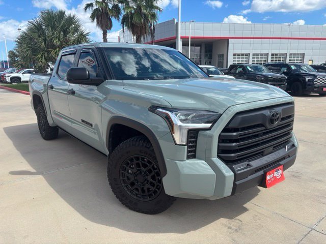 Used 2025 Black GMC Elevation image 1