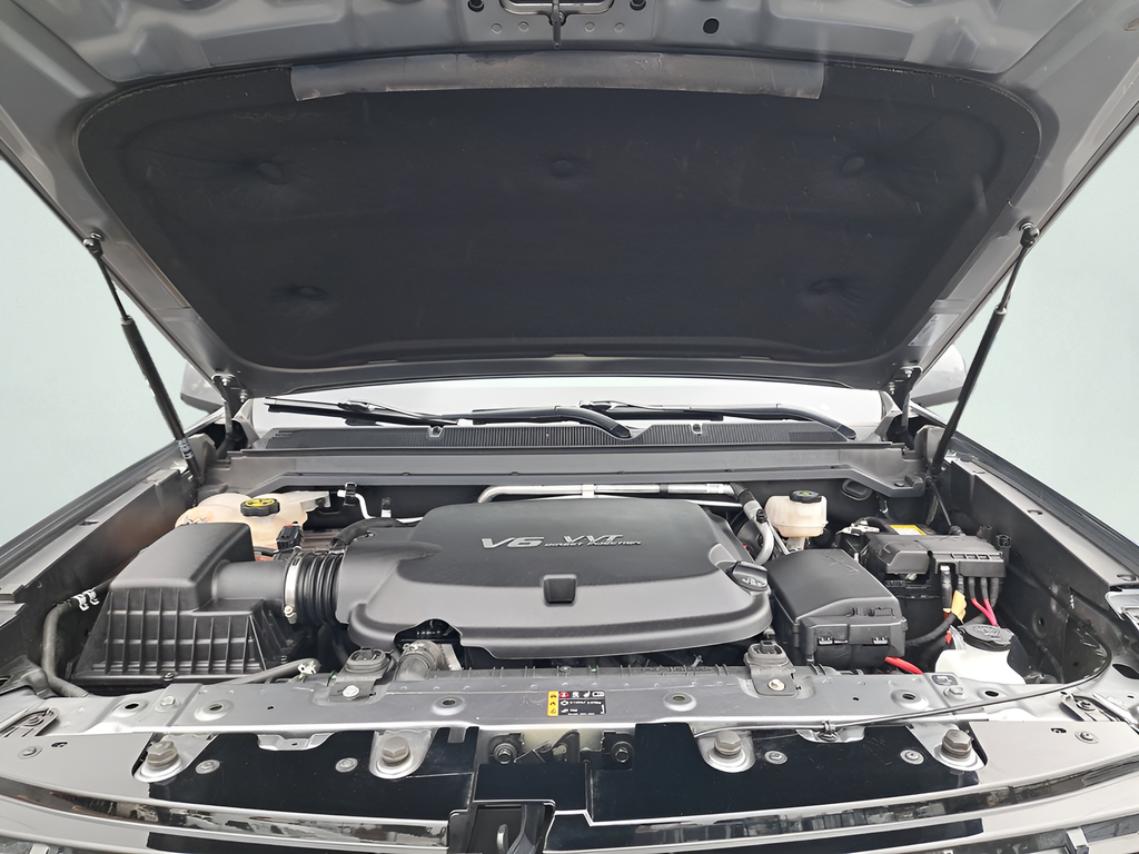 Used 2022 Gray Chevrolet ZR2 image 26