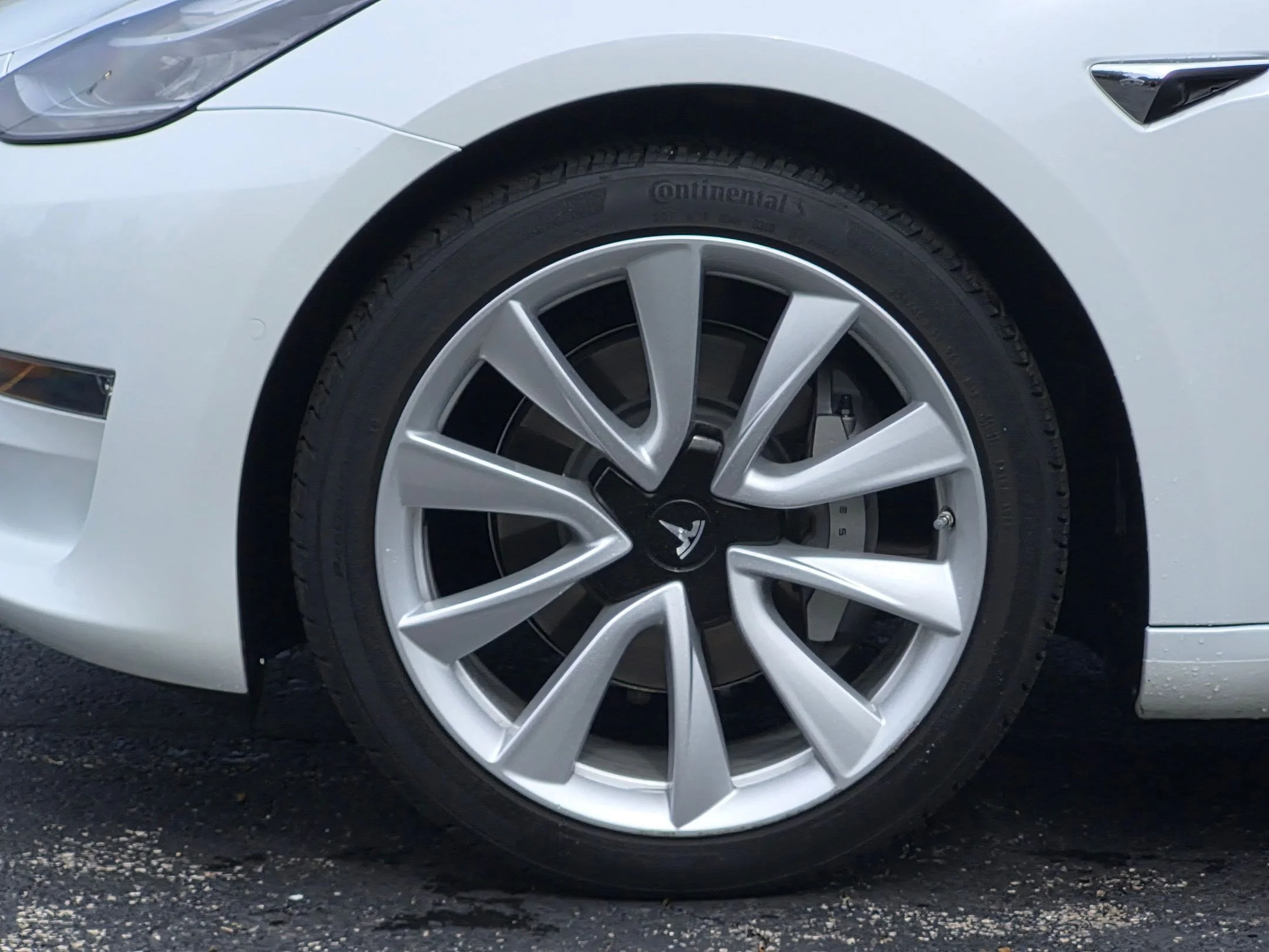 Used 2018 White Tesla Mid Range Battery image 9