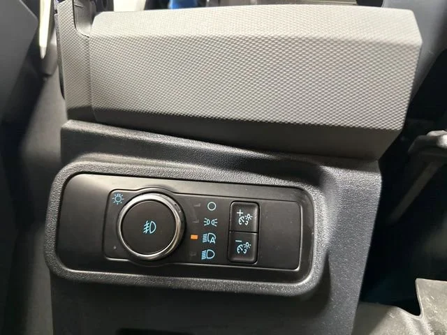 Used 2023  Ford Base image 9