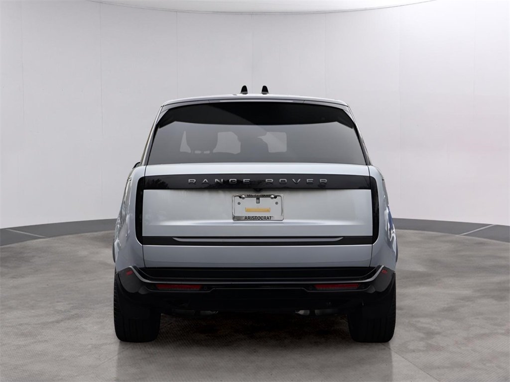 2025 Land Rover Range Rover SE photo 3