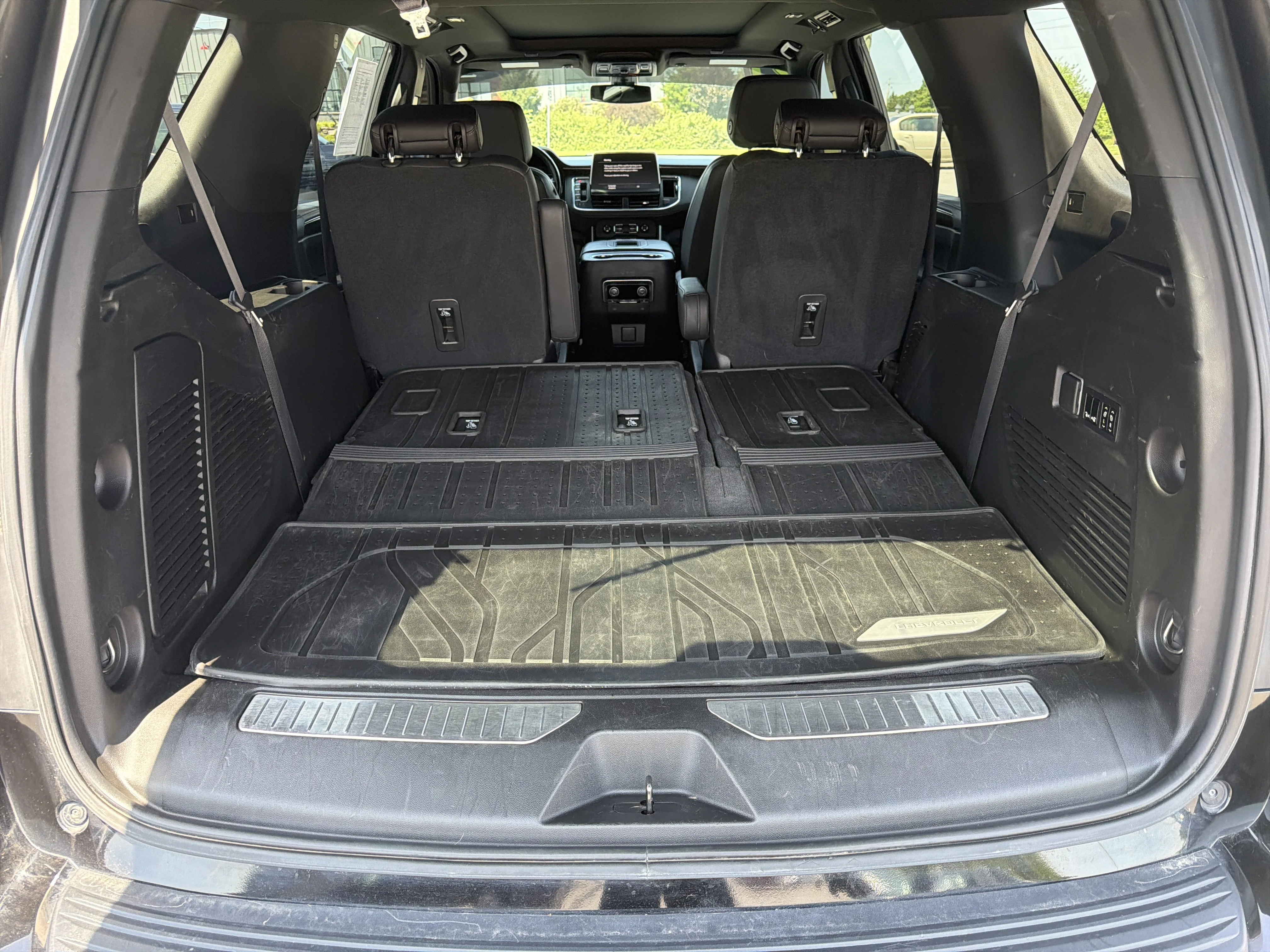 Used 2021 Black Chevrolet Z71 image 5